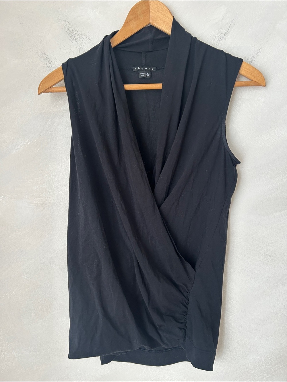 Theory Derona K Black Crossover Sleeveless Wrap Surplice top small/XS